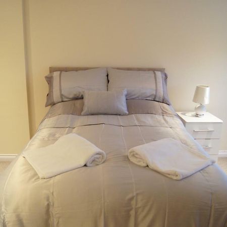 Modern, Cosy Apartment In Bearsden With Private Parking Glasgow Eksteriør billede