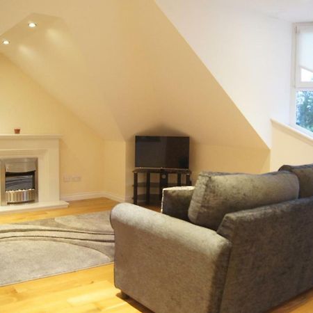 Modern, Cosy Apartment In Bearsden With Private Parking Glasgow Eksteriør billede