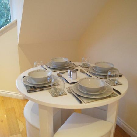 Modern, Cosy Apartment In Bearsden With Private Parking Glasgow Eksteriør billede