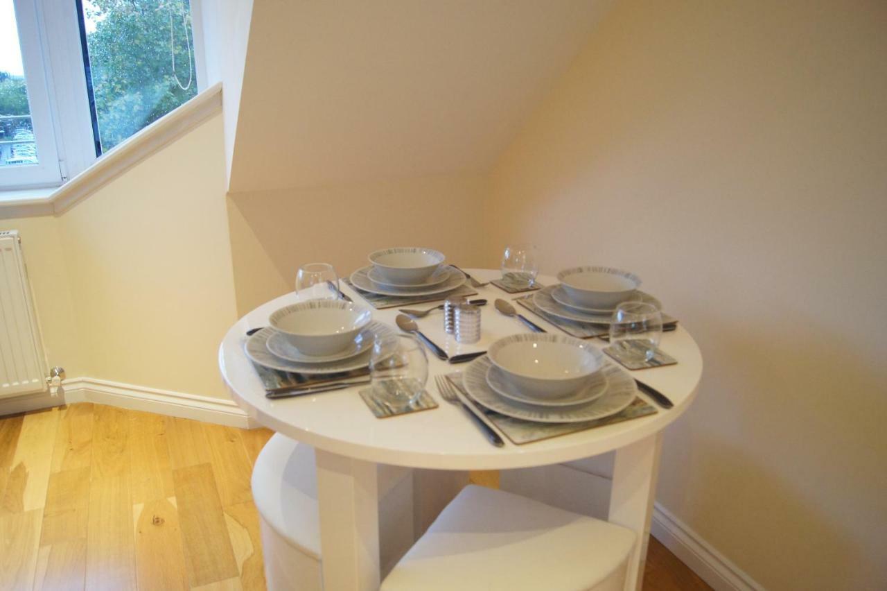 Modern, Cosy Apartment In Bearsden With Private Parking Glasgow Eksteriør billede