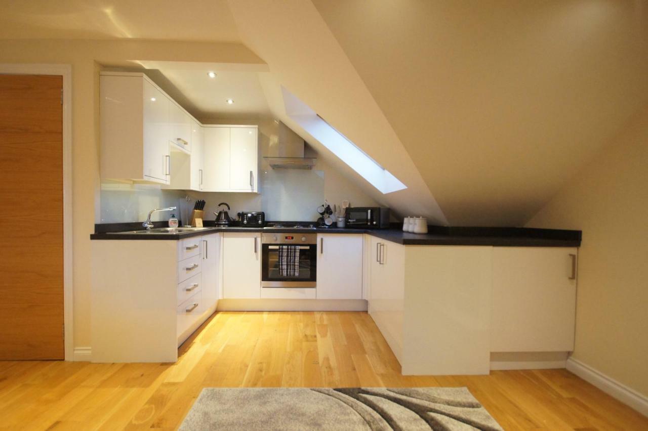 Modern, Cosy Apartment In Bearsden With Private Parking Glasgow Eksteriør billede