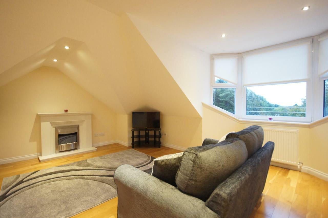 Modern, Cosy Apartment In Bearsden With Private Parking Glasgow Eksteriør billede