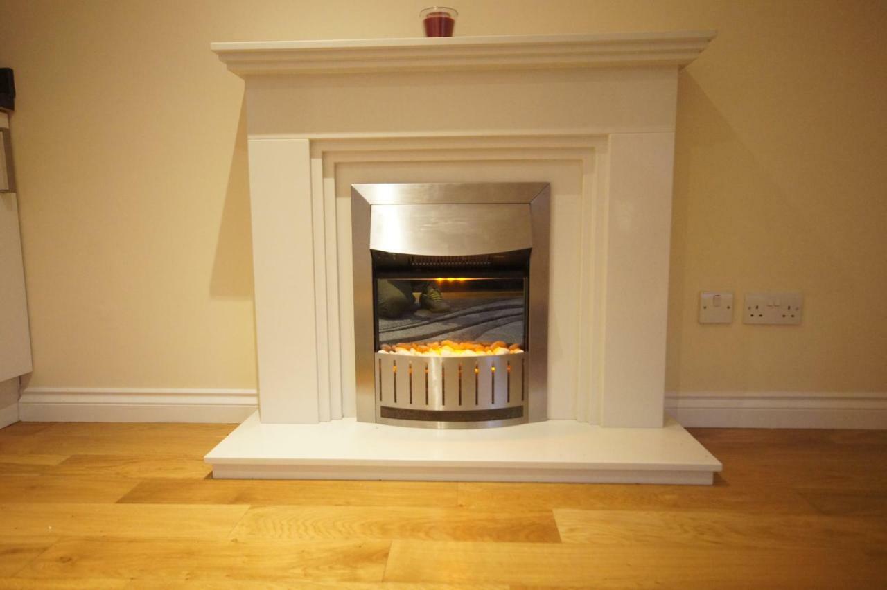 Modern, Cosy Apartment In Bearsden With Private Parking Glasgow Eksteriør billede