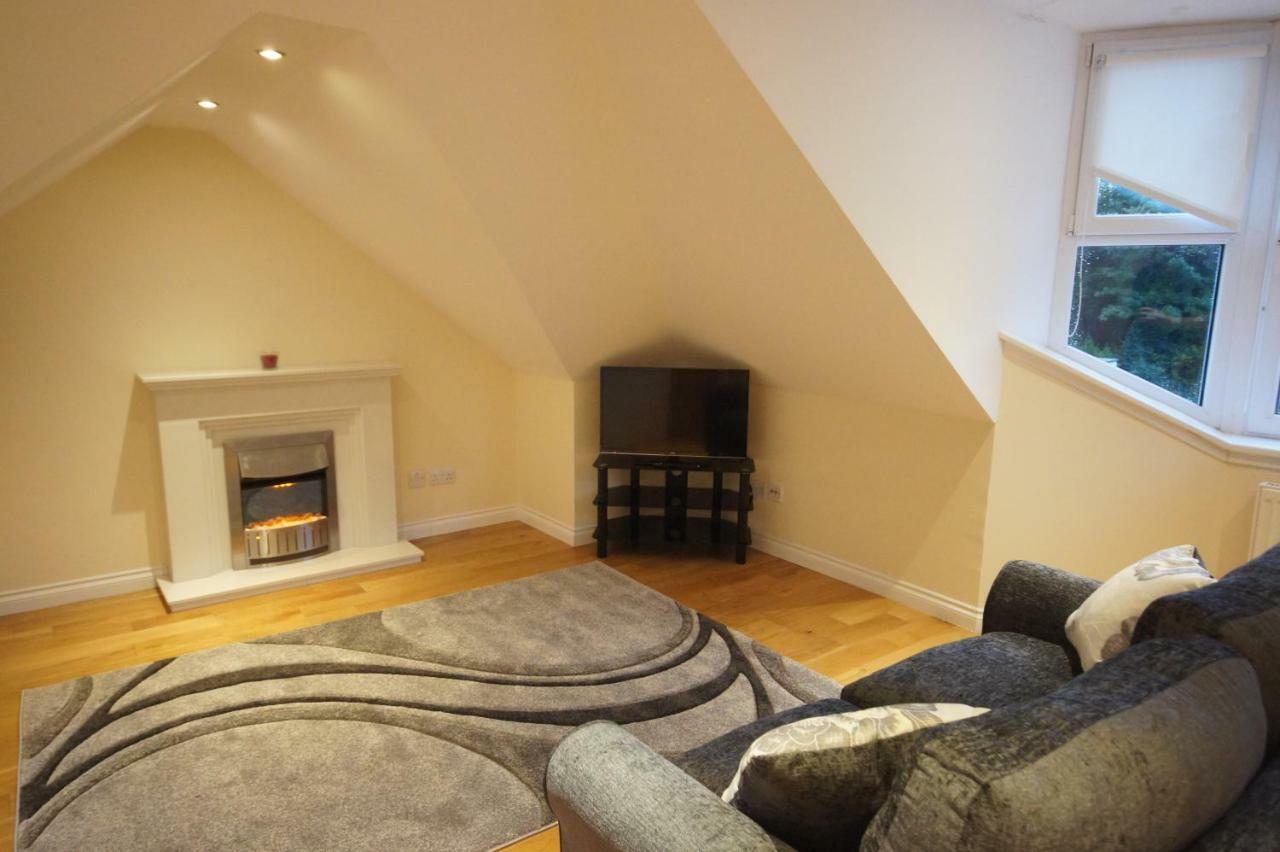 Modern, Cosy Apartment In Bearsden With Private Parking Glasgow Eksteriør billede
